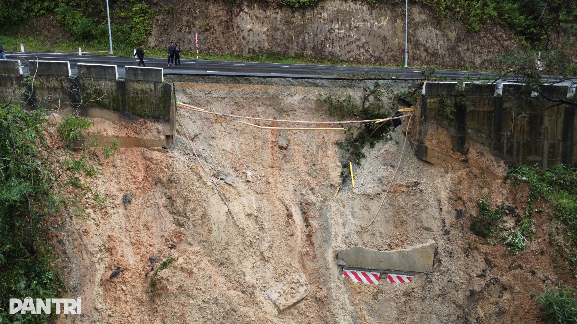 Đèo Prenn nứt toác sau mưa lớn: Tuyến huyết mạch Đà Lạt - TPHCM tê liệt - 3