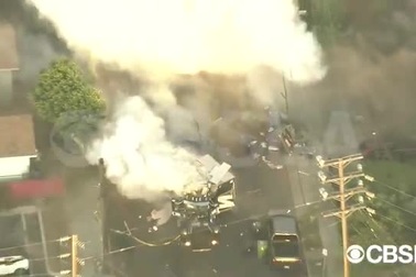 Xe cảnh sát Mỹ nổ tung như "cầu lửa" vì lô pháo hoa lậu tịch thu