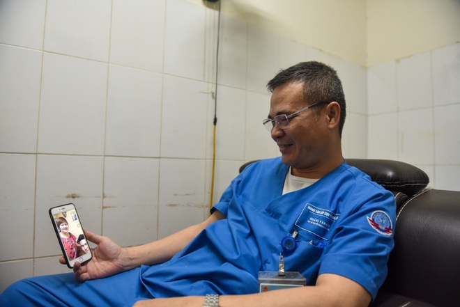 Chuyện chưa kể trên chuyến xe không được bật điều hòa đi bắt Covid - 28 Chuyện chưa kể trên chuyến xe không được bật điều hòa đi bắt Covid - 28