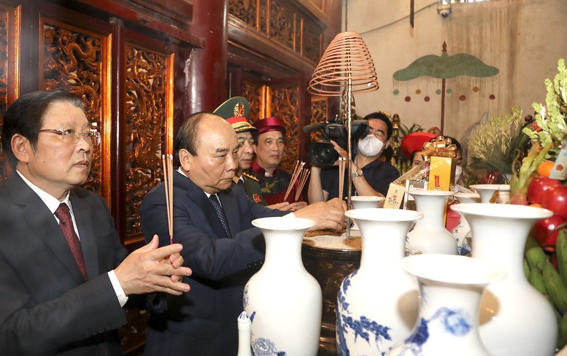 Chủ tịch nước dâng hương giỗ Tổ Hùng Vương - 5 Chủ tịch nước dâng hương giỗ Tổ Hùng Vương - 5