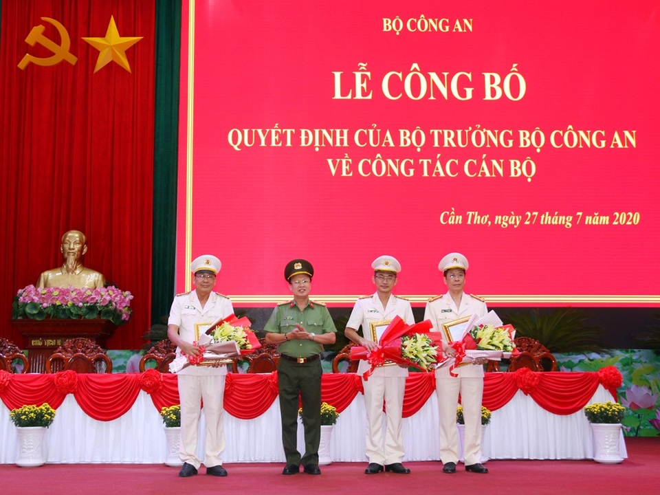 Công an Cần Thơ có 3 tân phó giám đốc - 1 Công an Cần Thơ có 3 tân phó giám đốc - 1