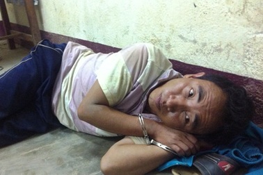 Bắt đối tượng người Lào vận chuyển 10 bánh heroin