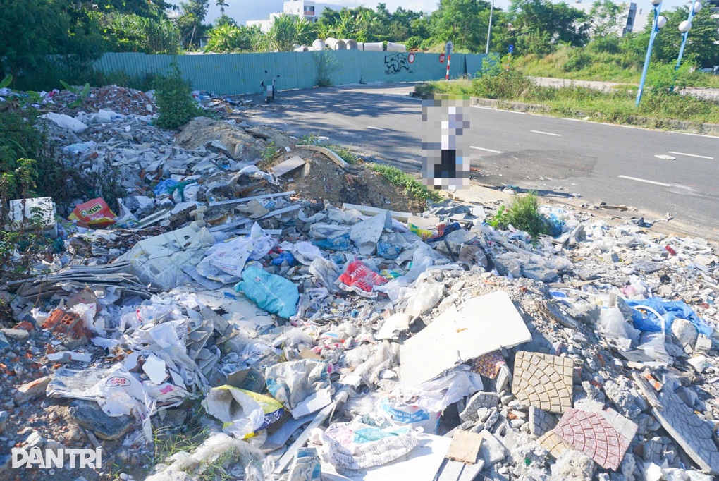 Ngán ngẩm cảnh đất trống thành “núi” xà bần lộ thiên tại Đà Nẵng - 2