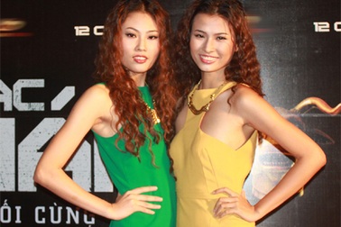 Mai Giang và Thiên Trang nổi bật trong buổi ra mắt phim mới 