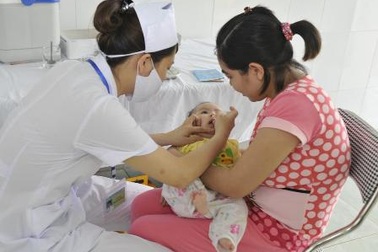 TPHCM: Chiến dịch cho trẻ dưới 5 tuổi uống vắc xin bại liệt