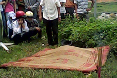 Dùng mìn giải quyết mâu thuẫn vợ chồng giữa đường quốc lộ