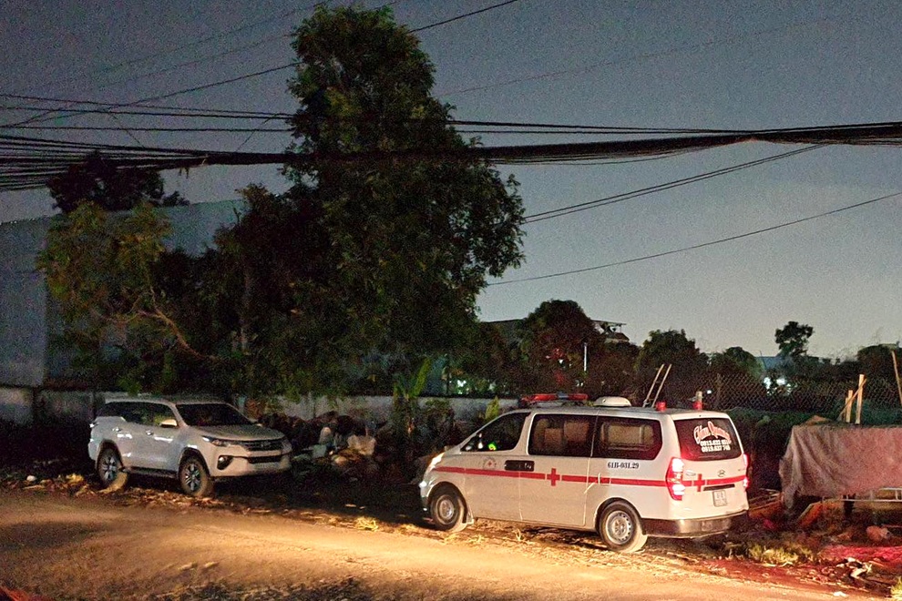 Đi nhặt bóng chuyền, tá hỏa phát hiện người đàn ông chết trong bụi cỏ - 1 Đi nhặt bóng chuyền, tá hỏa phát hiện người đàn ông chết trong bụi cỏ - 1