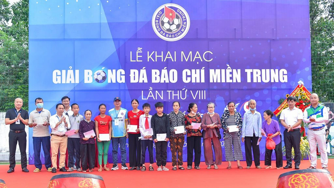 Gần 300 vận động viên tham gia Giải bóng đá Báo chí miền Trung lần thứ VIII - 4