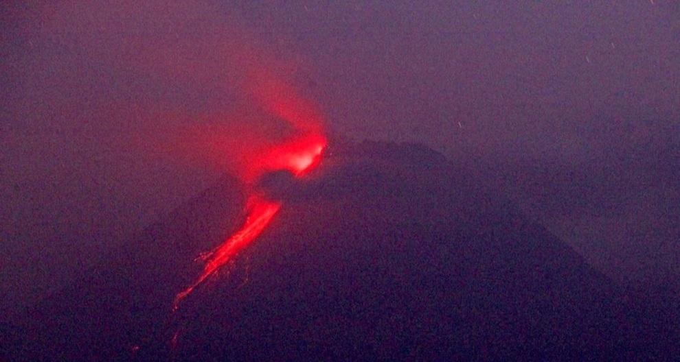 Núi lửa Merapi ở Indonesia phun trào dữ dội - 1 Núi lửa Merapi ở Indonesia phun trào dữ dội - 1