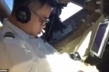 Phi công ngủ gật khi đang... lái máy bay chở khách