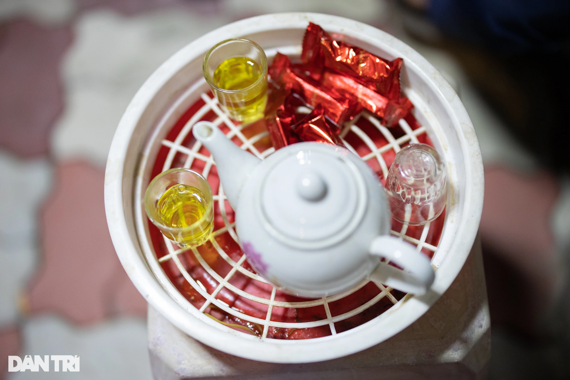 Tiểu thương trắng đêm canh hoa Tết vì lo mất trộm - 4 Tiểu thương trắng đêm canh hoa Tết vì lo mất trộm - 4