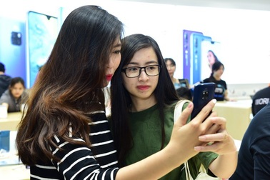 Hơn 2000 điện thoại Huawei Mate 20 Series “hết veo” trong ngày mở bán