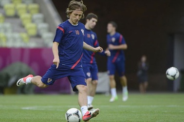 Canh bạc tất tay: Real Madrid chốt giá 33 triệu euro cho Modric