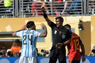 Trọng tài bắt chính trận chung kết World Cup 2026 giải nghệ