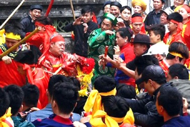Cướp lộc ở hội Gióng là... “cướp có văn hóa”!