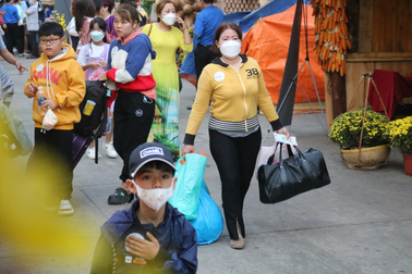 Hơn 4.920 vé xe, máy bay "mang Tết về nhà" tặng người lao động nghèo