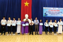 Trao học bổng “Tiếp sức đến trường” cho sinh viên Bạc Liêu