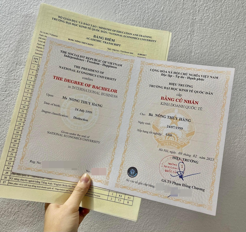 Hoa hậu Nông Thúy Hằng thấy… hụt hẫng khi tốt nghiệp đại học - 1 Hoa hậu Nông Thúy Hằng thấy… hụt hẫng khi tốt nghiệp đại học - 1