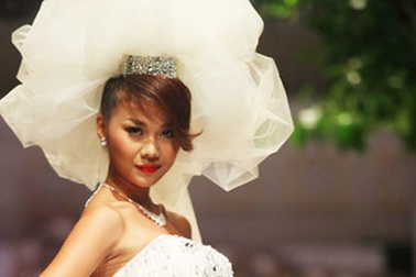 Thanh Hằng phản ứng trước tin đồn cặp đại gia Hàn Quốc