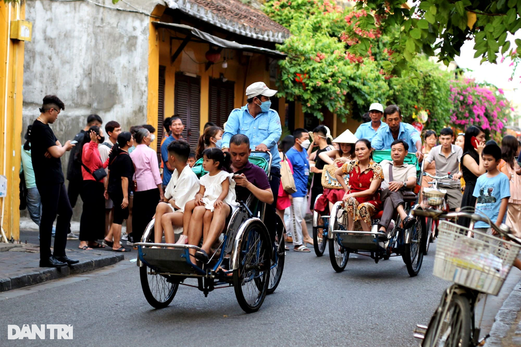 Hội An sẽ phát hành vé ghe bơi sông Hoài để khỏi loạn giá - 1 Hội An sẽ phát hành vé ghe bơi sông Hoài để khỏi loạn giá - 1