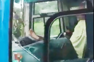 Chủ tịch tỉnh Cà Mau chỉ đạo khẩn vụ tài xế lái xe khách bằng chân