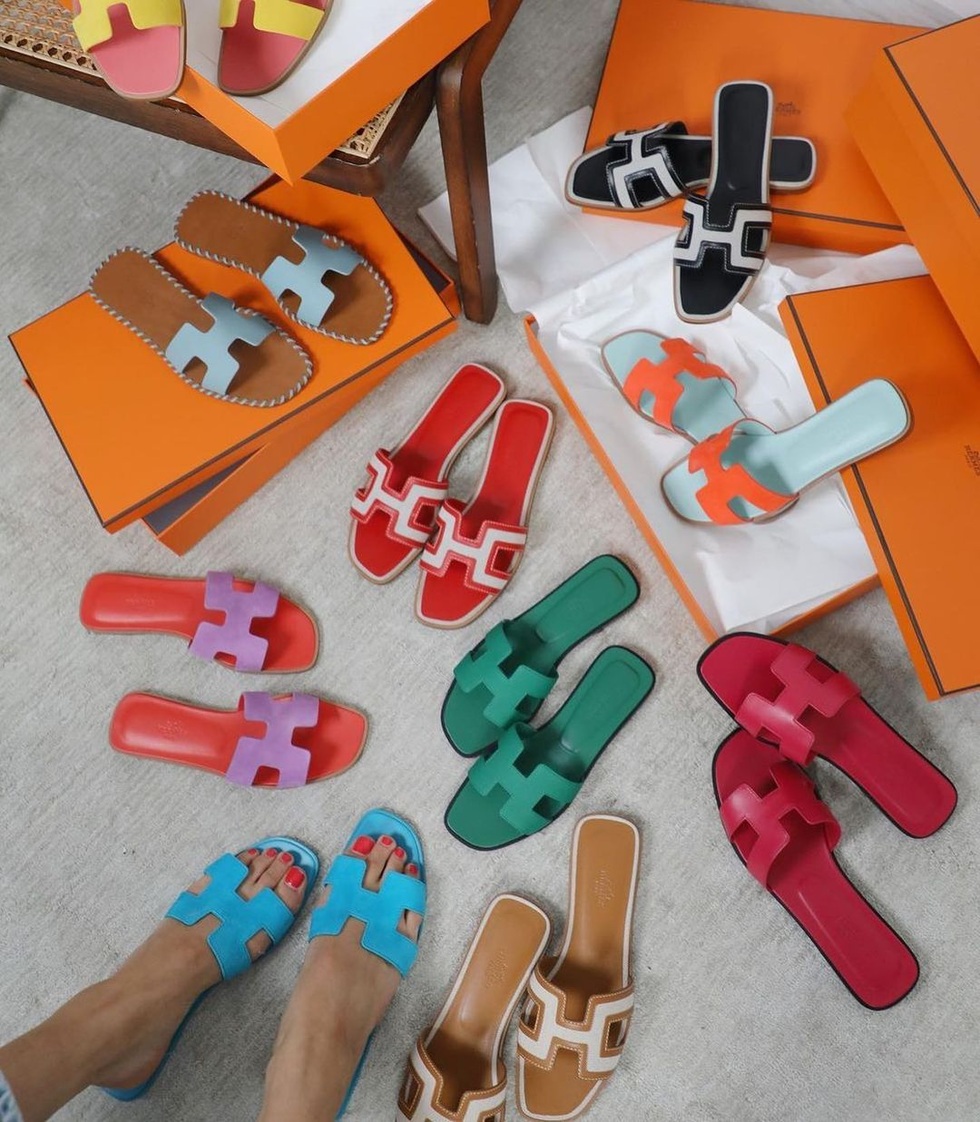 Đôi dép có giá hơn 19 triệu đồng vẫn khiến nhiều chị em săn đón - 4 Đôi dép có giá hơn 19 triệu đồng vẫn khiến nhiều chị em săn đón - 4