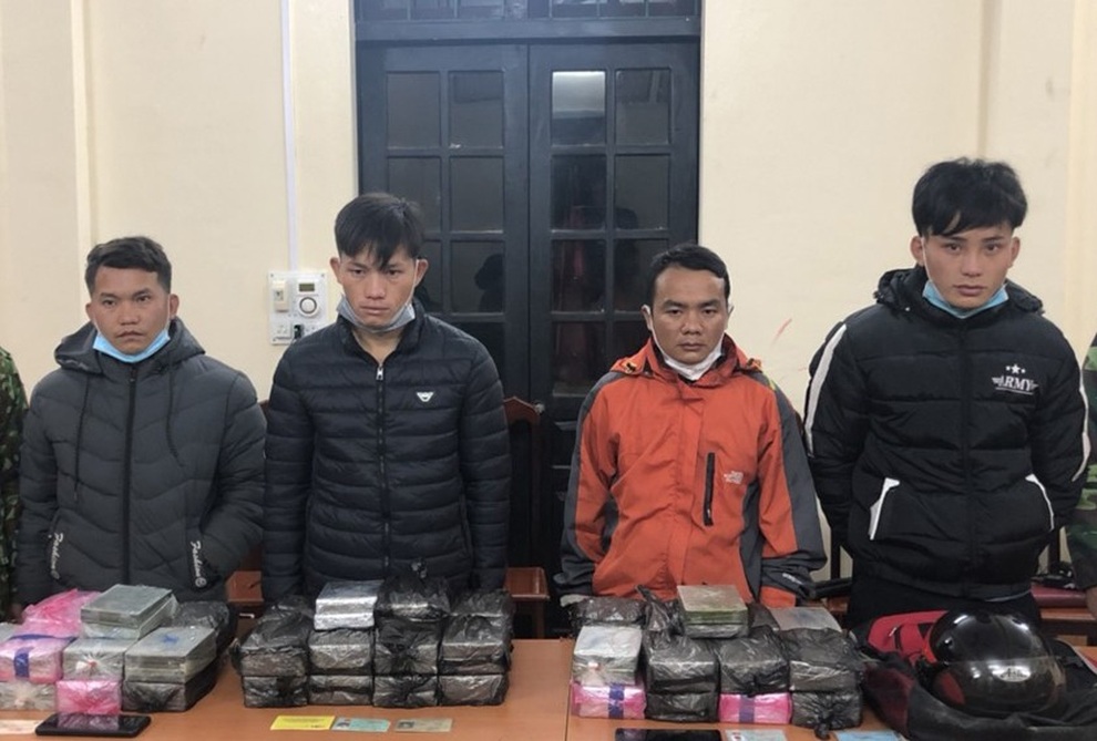 Thưởng nóng lực lượng bộ đội biên phòng phá 2 vụ án khủng trong 15 giờ - 2 Thưởng nóng lực lượng bộ đội biên phòng phá 2 vụ án khủng trong 15 giờ - 2