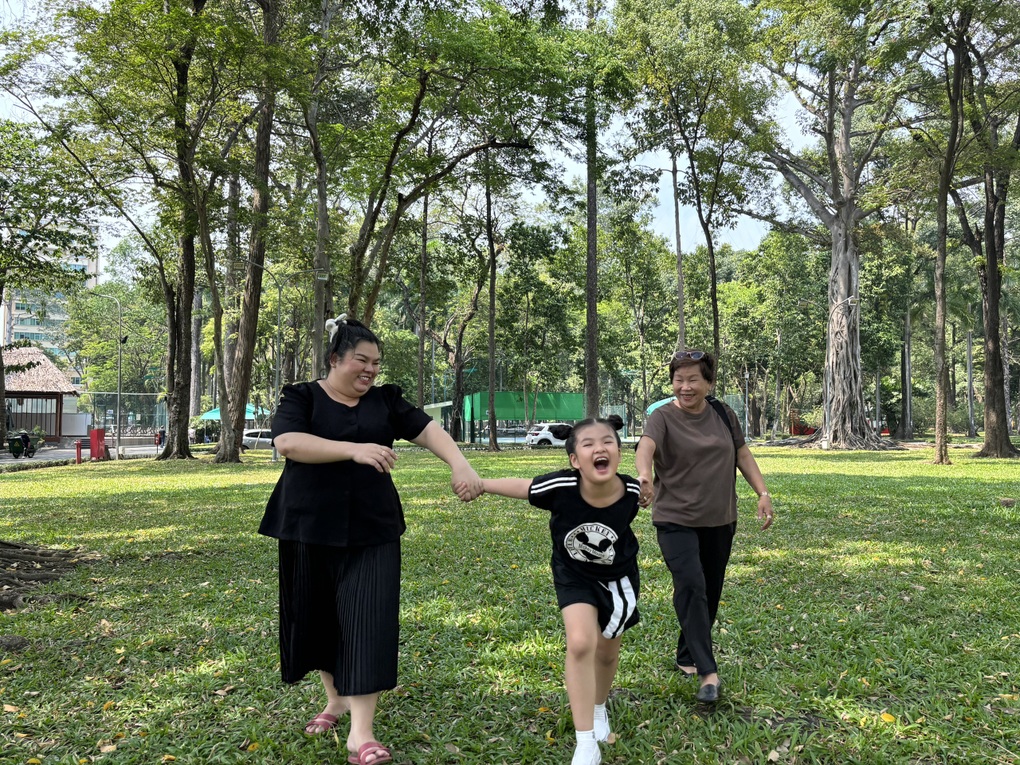 Diễn viên Tuyền Mập hiếm hoi khoe mẹ ruột, nhắc về chồng ở xa - 1