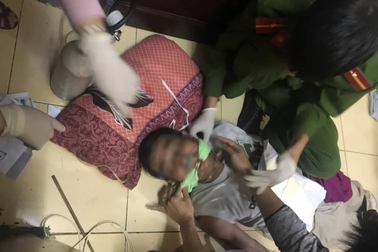 Công an khống chế đối tượng đòi tự tử, gây náo loạn cả khu phố