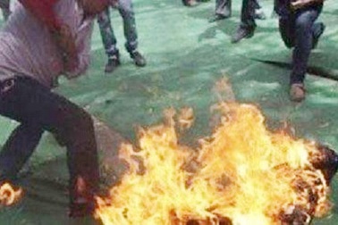 Ghen tuông, chồng tẩm xăng đốt chết vợ cũ