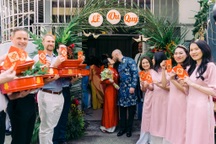 Đám cưới cây nhà lá vườn của vợ Việt, chồng Tây gây "sốt" mạng xã hội