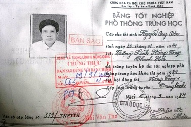 Chủ tịch xã trần tình về tấm bằng giả