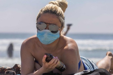 Đại gia "chen hàng", chi cả tỷ đồng ra nước ngoài tiêm vắc xin