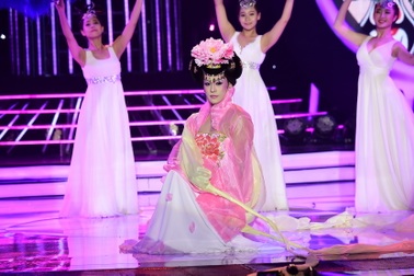 Bất ngờ khi xem Phan Ngọc Luân “múa lụa” hóa Quý Phi