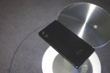 Thực tế smartphone hoàn toàn không viền màn hình Vivo Apex