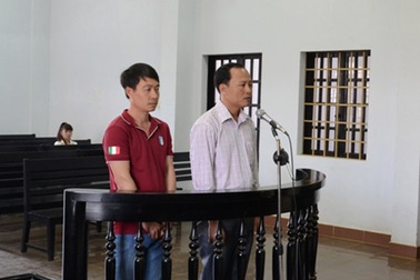 Người bị tạm giữ tự sát trong phòng giam, 2 công an lãnh án