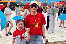 Bé gái hát "Tiến quân ca" với Mỹ Tâm tại A80 ở Quảng trường Ba Đình là ai?