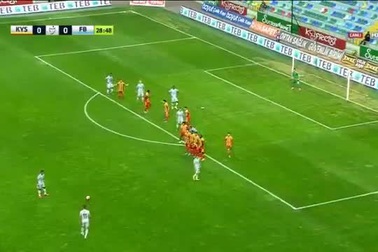 Siêu phẩm sút phạt của Van Persie