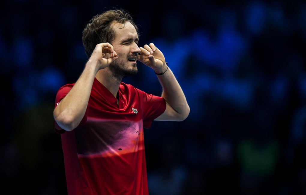 Sinner rộng cửa vào bán kết, Alcaraz có khả năng bỏ ATP Finals - 2