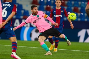 Messi ghi bàn, Barcelona vẫn hòa thất vọng và cơ hội vô địch mong manh