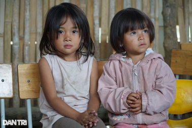 Trời lạnh dưới 10 độ, hàng nghìn học sinh vùng cao xứ Thanh phải nghỉ học