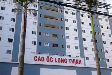 Rơi từ tầng 8 cao ốc, bé gái 4 tuổi tử vong