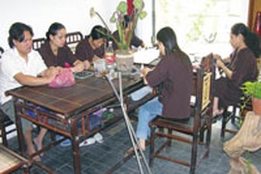 Người trẻ làm giàu nhờ ý tưởng lạ