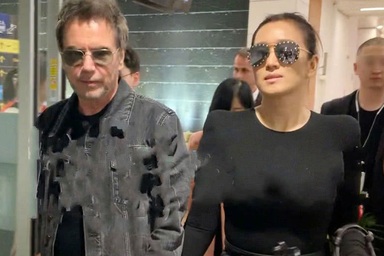 Củng Lợi rạng ngời bên “ông xã” tới Venice tham dự LHP