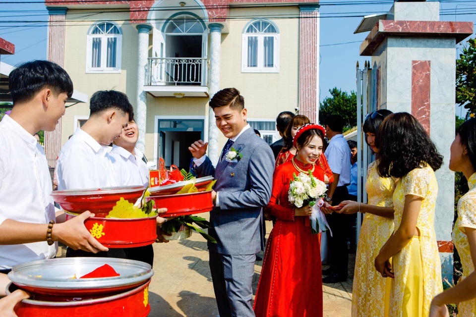 Chuyện tình đẹp trong khu cách ly của chàng y sĩ và cô du học sinh Hà thành - 2 Chuyện tình đẹp trong khu cách ly của chàng y sĩ và cô du học sinh Hà thành - 2