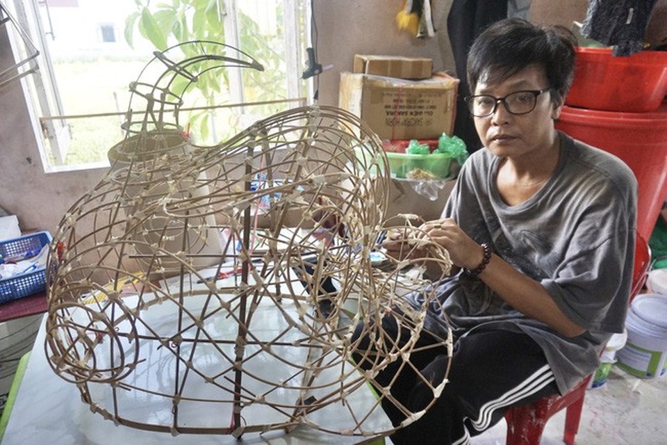 Quảng Nam: Người đàn ông hơn 30 năm làm ra thứ mua vui cho thiên hạ khi tết Trung thu - 2 Quảng Nam: Người đàn ông hơn 30 năm làm ra thứ mua vui cho thiên hạ khi tết Trung thu - 2
