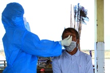 Ngư dân kịp thời cứu người nước ngoài gặp nạn trên biển