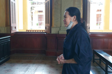 Người phụ nữ đoạt mạng nhân tình liên tục khóc ở tòa