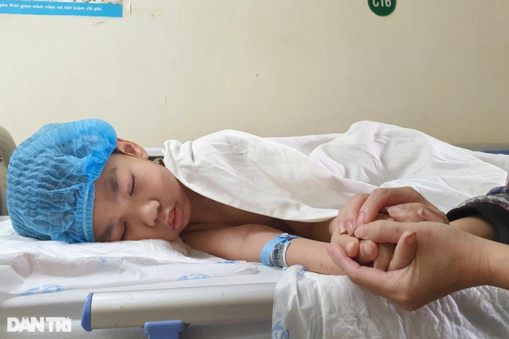 Cậu bé mắc u não ác tính: Con xin các cô bác cứu con với...! - 7 Cậu bé mắc u não ác tính: Con xin các cô bác cứu con với...! - 7