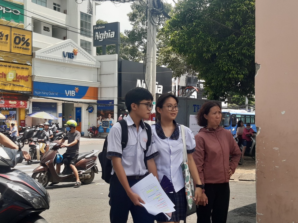 Thi lớp 10 tại TPHCM: Phòng thi đặc biệt chỉ có một thí sinh - 3 Thi lớp 10 tại TPHCM: Phòng thi đặc biệt chỉ có một thí sinh - 3